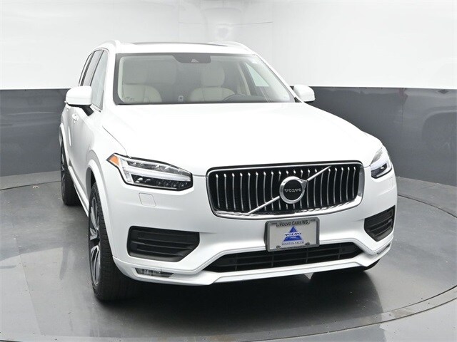 2022 Volvo XC90 T6 Momentum photo 2