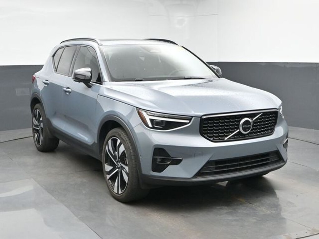 Used 2023 Volvo XC40 Ultimate SUV