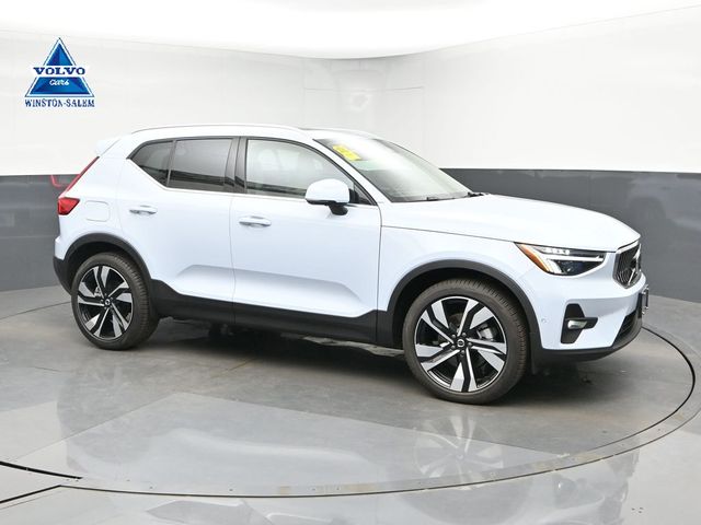 2025 Volvo XC40 B5 Plus Bright AWD's photo