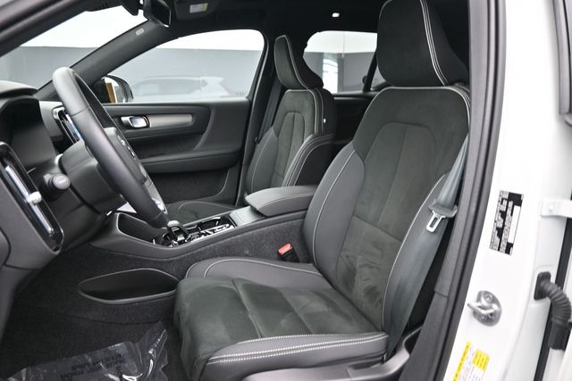 2024 Volvo XC40 Plus - Photo 9