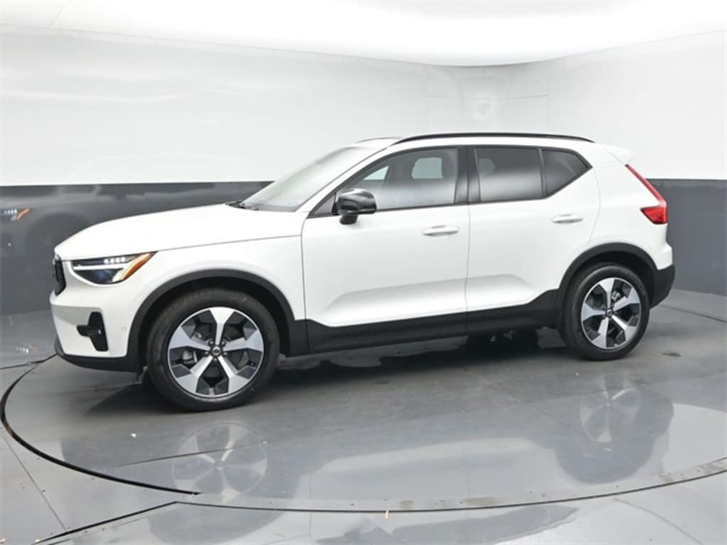 Used 2024 Volvo XC40 B5 Plus Dark Theme SUV