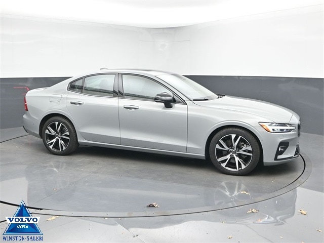 2025 Volvo S60 B5 Plus Sedan