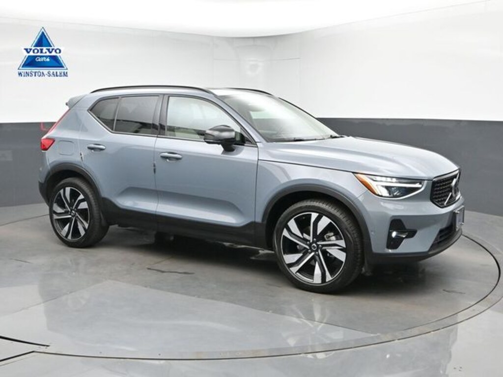 Used 2023 Volvo XC40 B5 Plus Dark Theme SUV