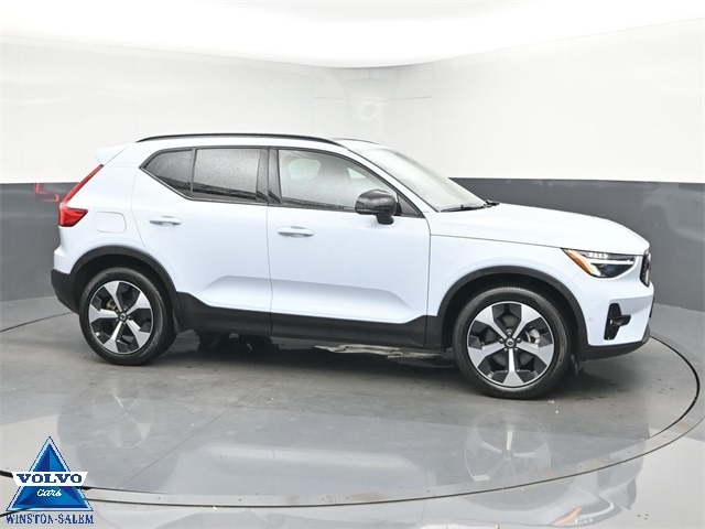 2025 Volvo XC40 Plus's photo