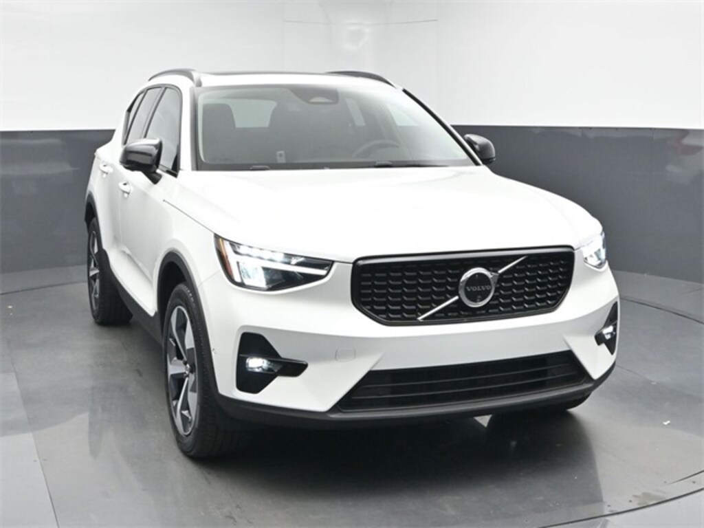 Used 2024 Volvo XC40 B5 Plus Dark Theme SUV