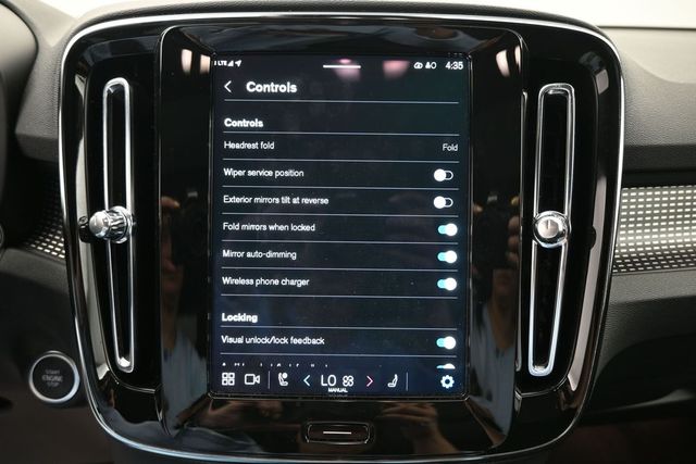 2024 Volvo XC40 Plus - Photo 17