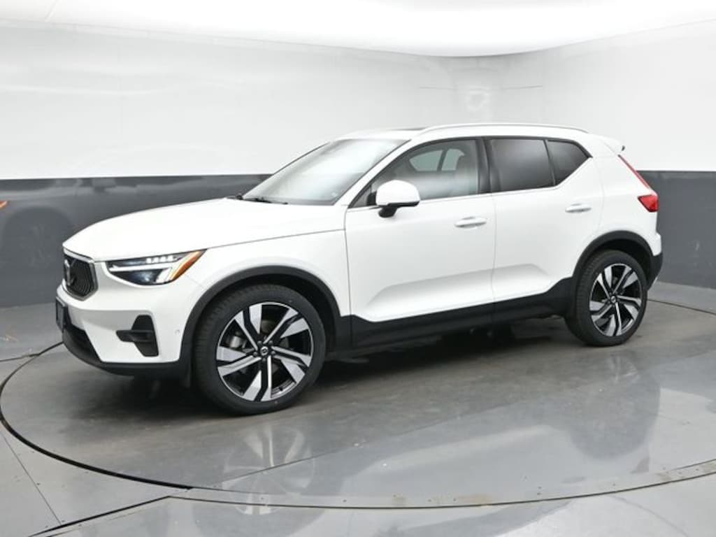 Used 2023 Volvo XC40 B5 Plus Bright Theme SUV