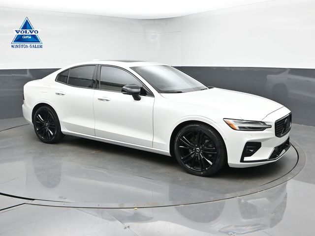 2024 Volvo S60 B5 Plus Black Edition's photo