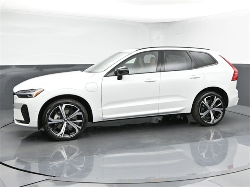 New 2025 Volvo XC60 plug-in hybrid T8 Ultra SUV