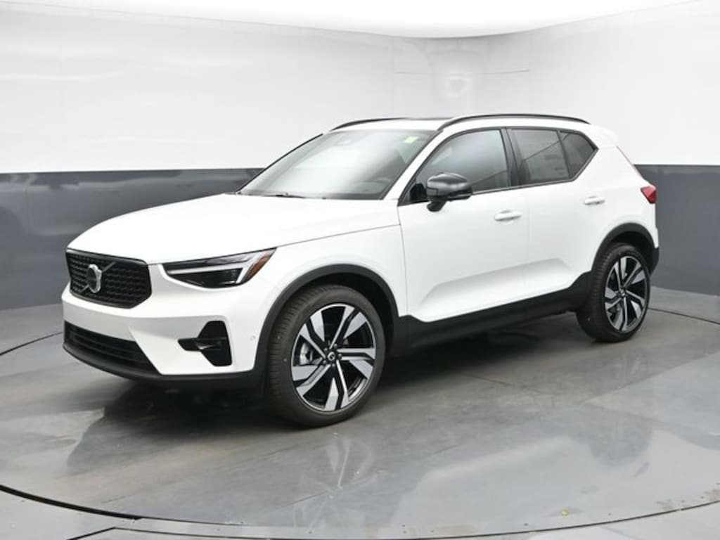 New 2026 Volvo XC40 B5 Plus SUV