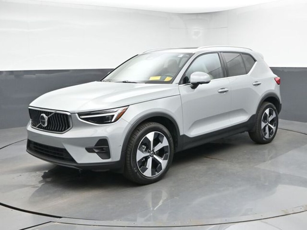 Used 2024 Volvo XC40 B5 Plus Bright Theme SUV