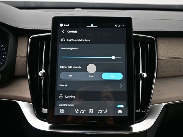 2026 Volvo XC90 Plus - Photo 17