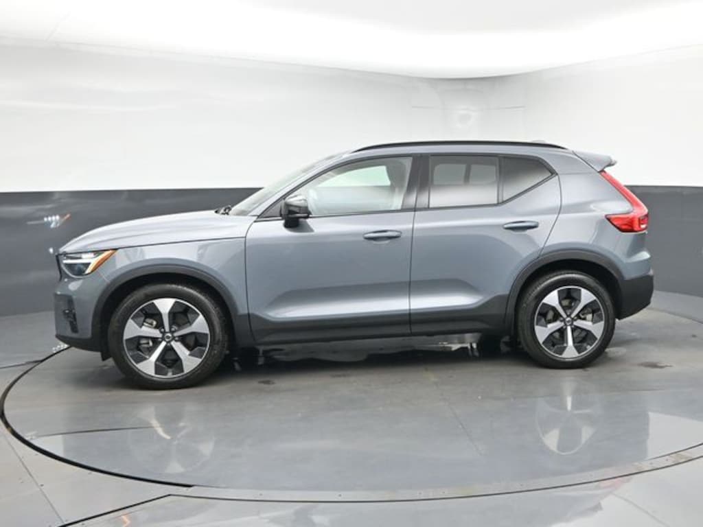 Used 2023 Volvo XC40 B5 Plus Dark Theme SUV