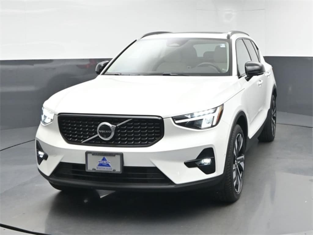 Used 2024 Volvo XC40 B5 Plus Dark Theme SUV