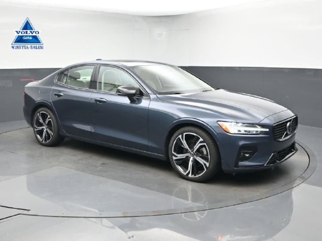 Used 2020 Volvo S60 T5 Momentum Sedan