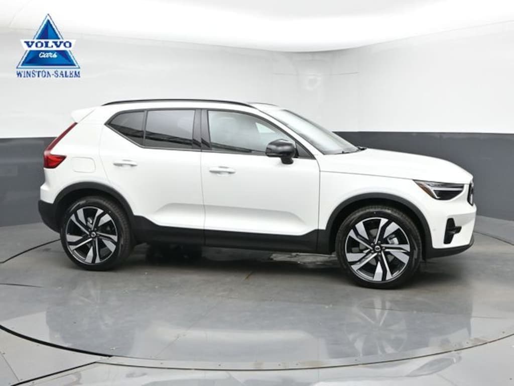 New 2026 Volvo XC40 B5 Plus SUV