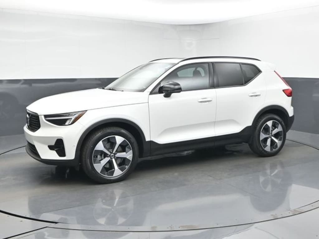 Used 2024 Volvo XC40 B5 Plus Dark Theme SUV