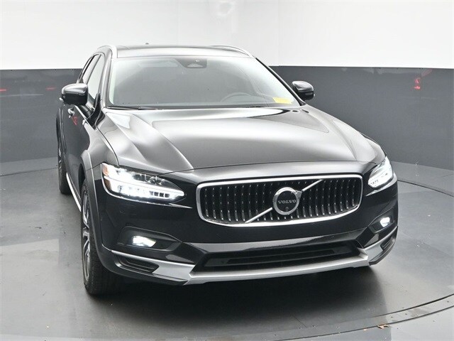 2024 Volvo V90 Cross Country B6 photo 2