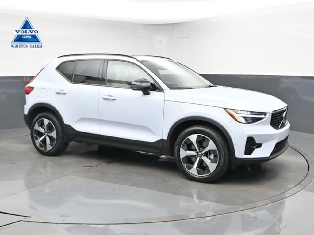 Used 2024 Volvo XC40 B5 Plus Dark Theme SUV