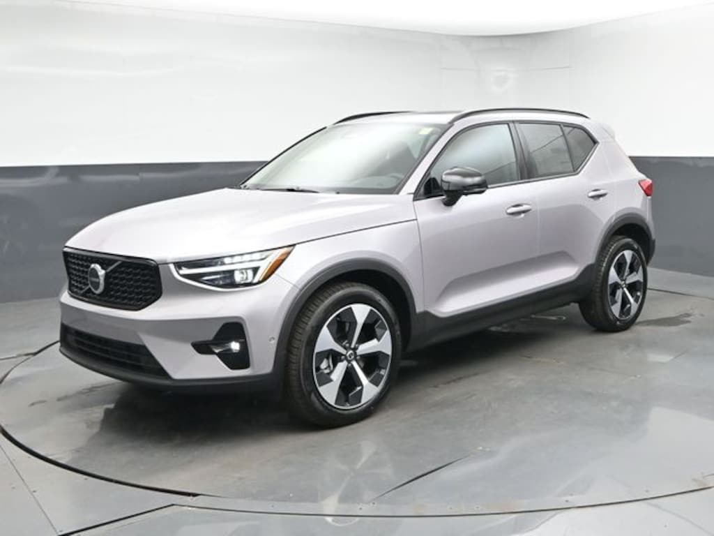 New 2026 Volvo XC40 B5 Plus SUV