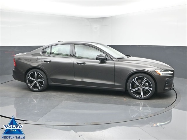 2024 Volvo S60 Plus's photo