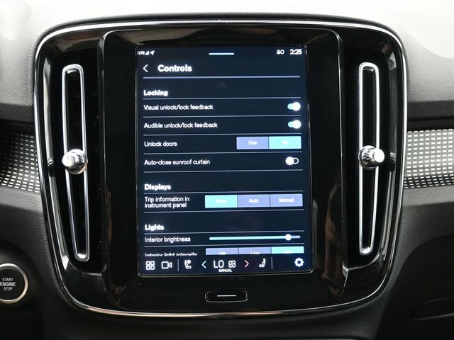 2024 Volvo XC40 Plus - Photo 16