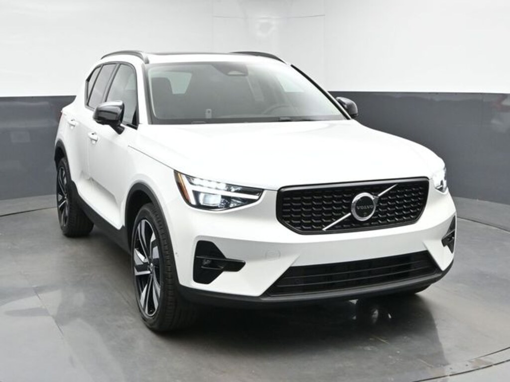New 2026 Volvo XC40 B5 Plus SUV