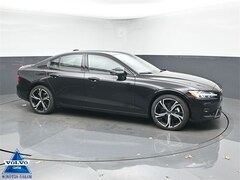 2024 Volvo S60 B5 Plus Dark Theme Sedan