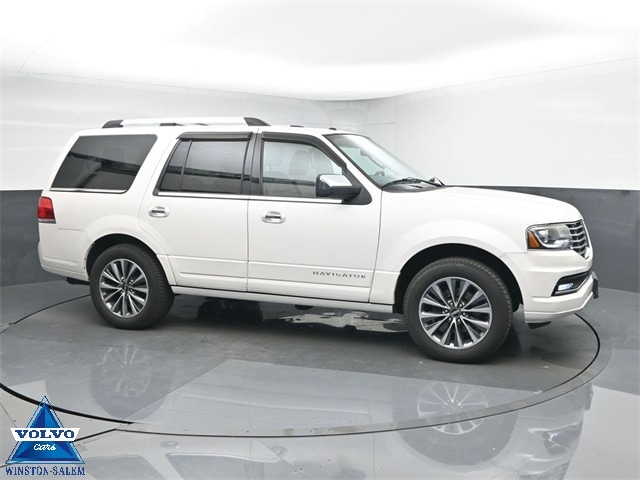 2015 Lincoln Navigator Base's photo