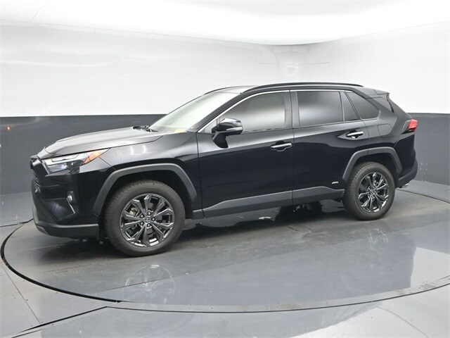 2022 Toyota RAV4 Limited photo 3
