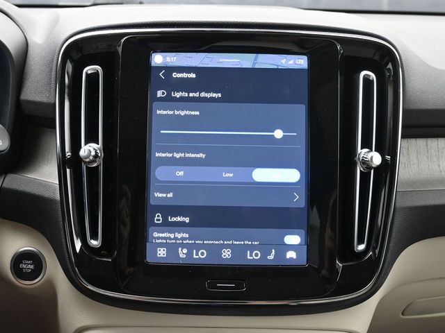 2024 Volvo XC40 Plus - Photo 16