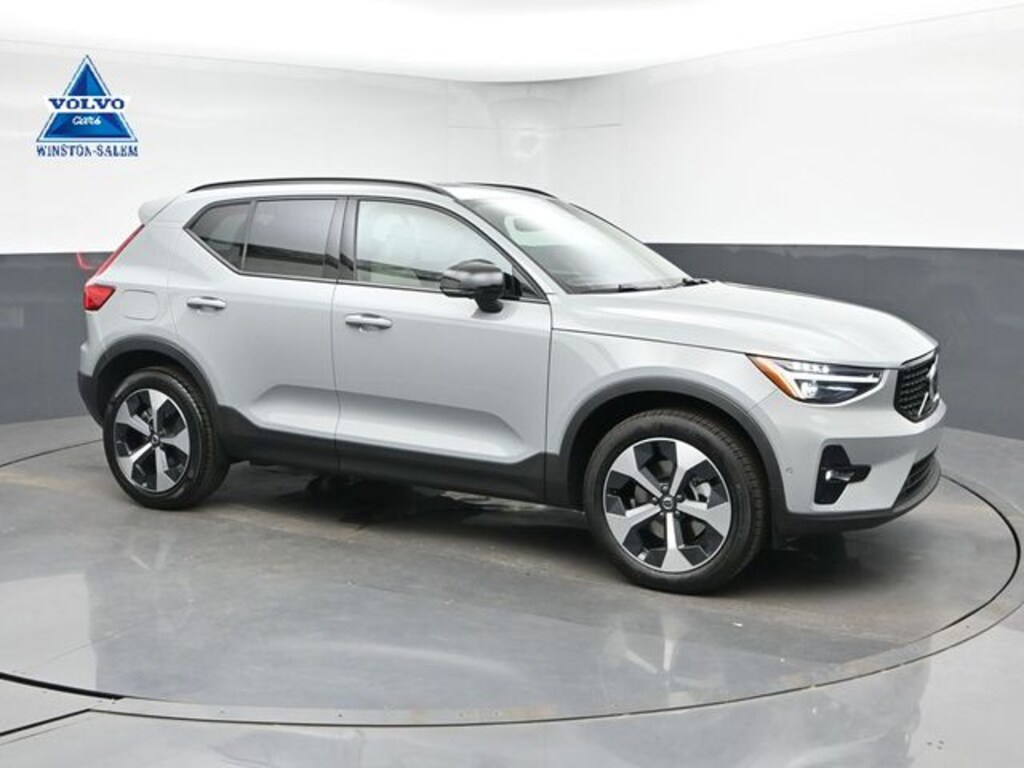 New 2026 Volvo XC40 B5 Plus SUV