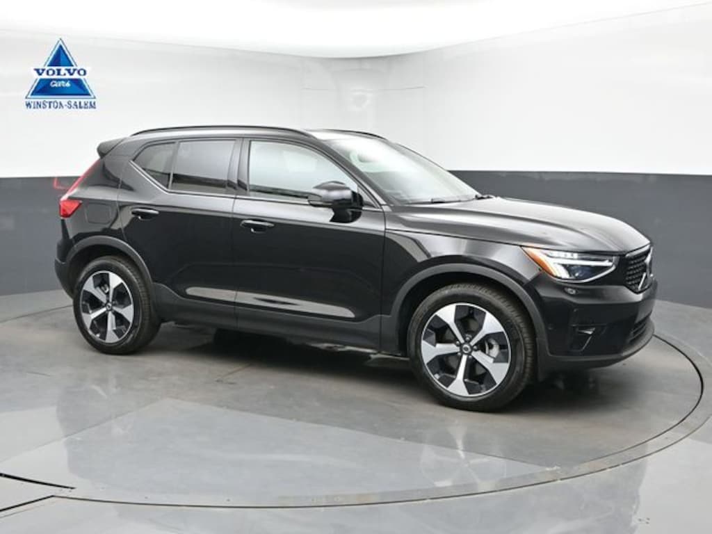 Used 2025 Volvo XC40 B5 Plus Dark Theme SUV