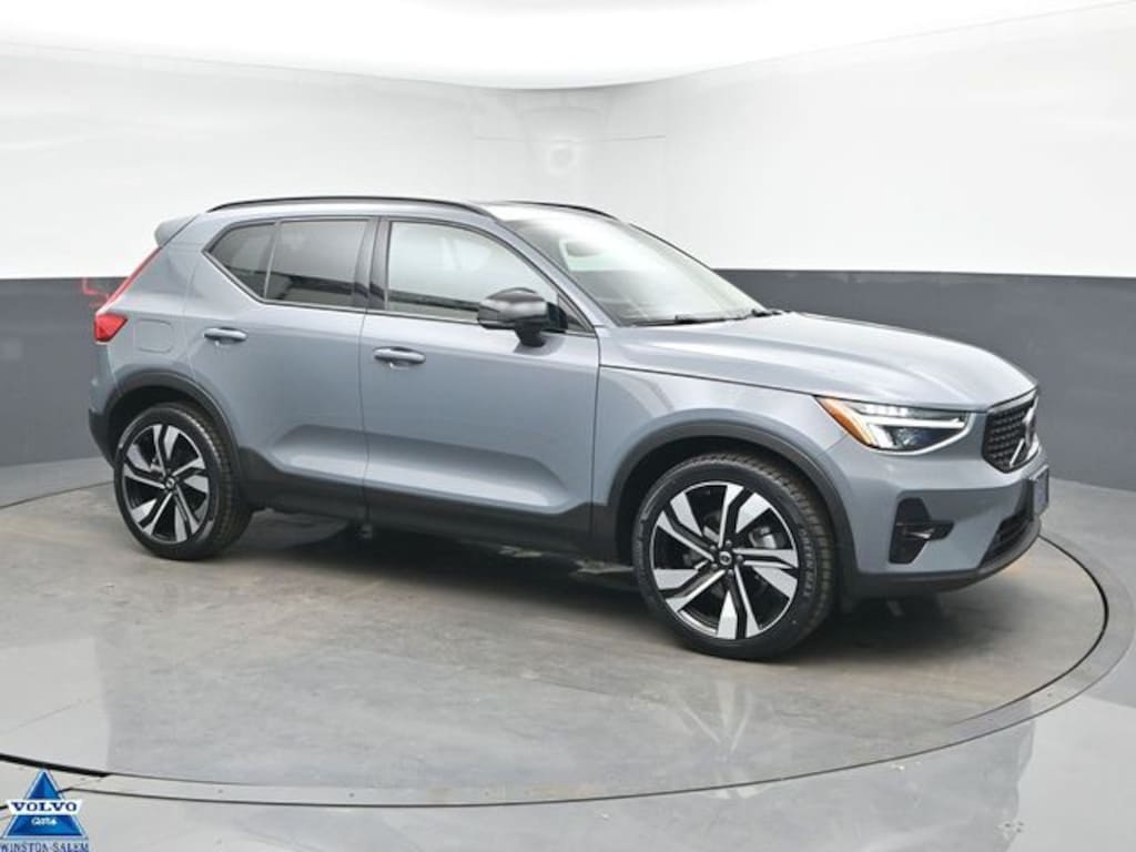 Used 2023 Volvo XC40 B5 Plus Dark Theme SUV
