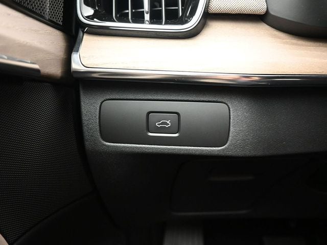2026 Volvo XC90 Plus - Photo 29