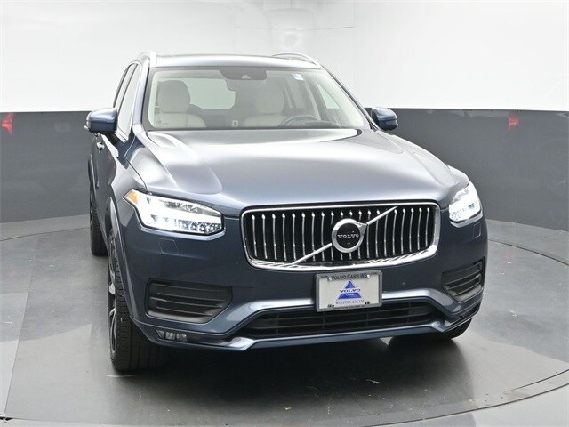 2022 Volvo XC90 T6 Momentum photo 2