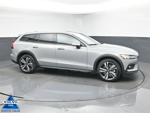 2026 Volvo V60 Cross Country Plus's photo