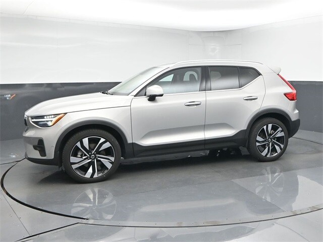 2024 Volvo XC40 Plus photo 4