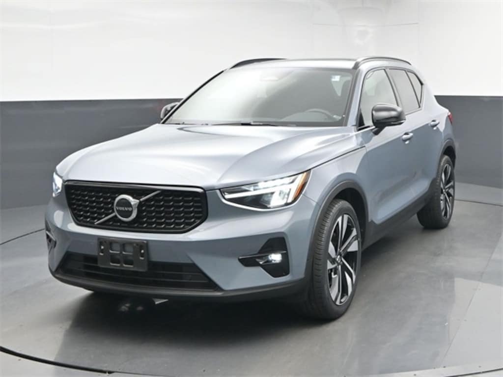 Used 2023 Volvo XC40 B5 Plus Dark Theme SUV