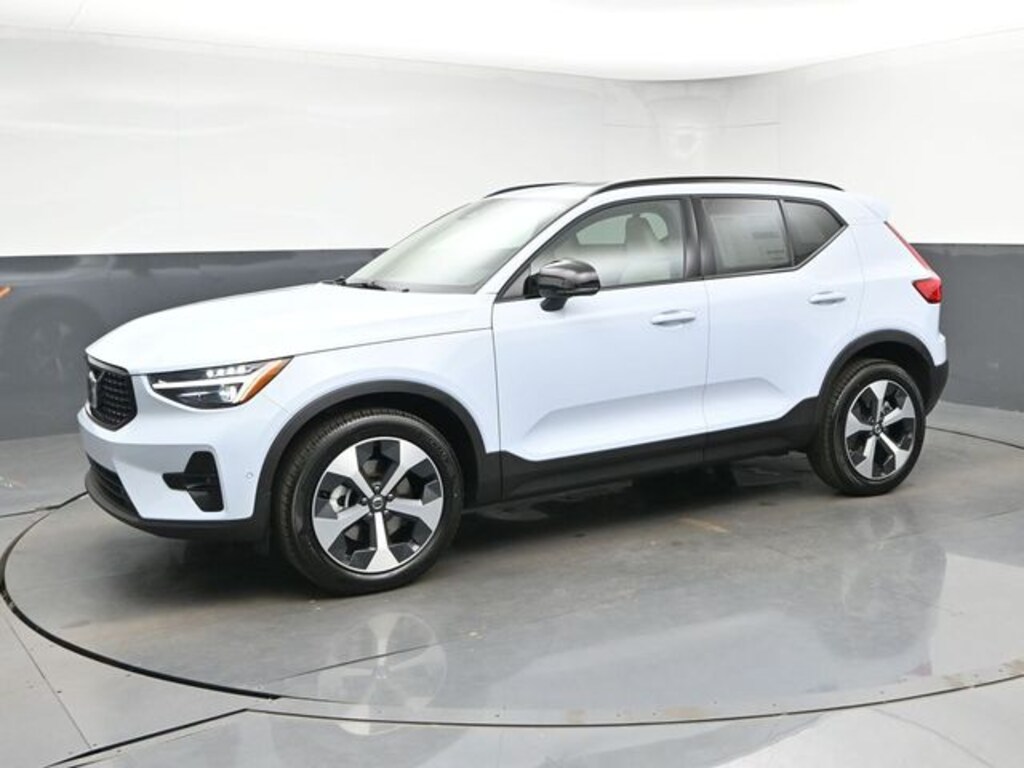 New 2026 Volvo XC40 B5 Plus SUV