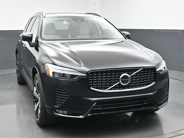 2025 Volvo XC60 B5 photo 2