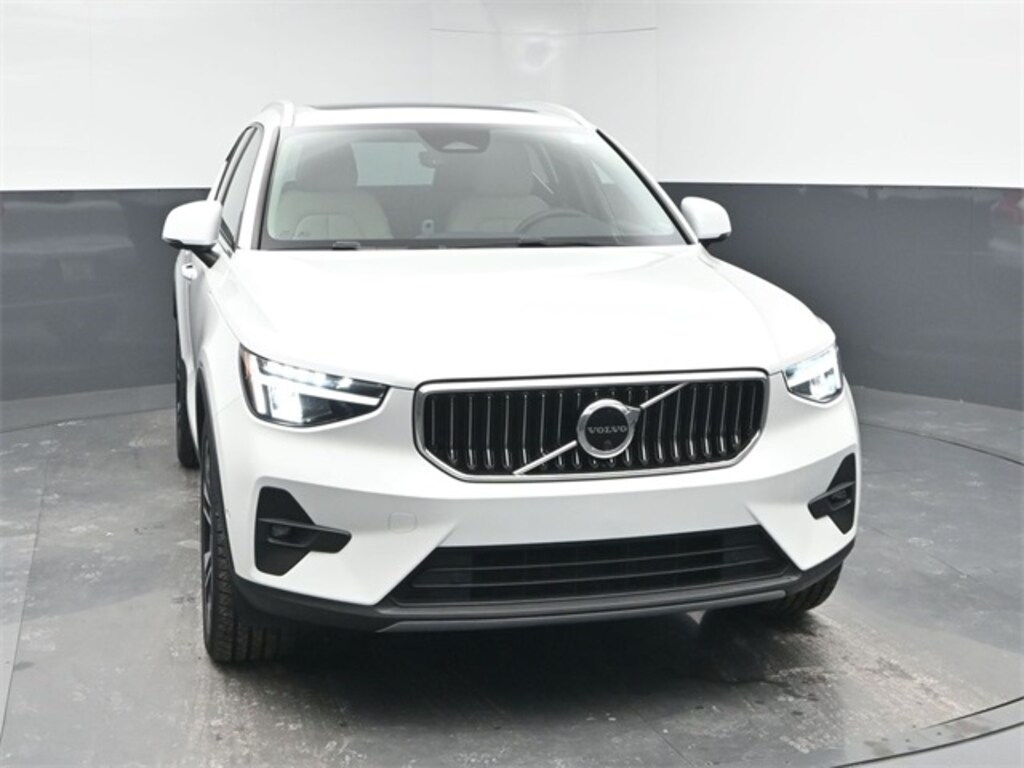 Used 2023 Volvo XC40 B4 Plus Bright Theme SUV