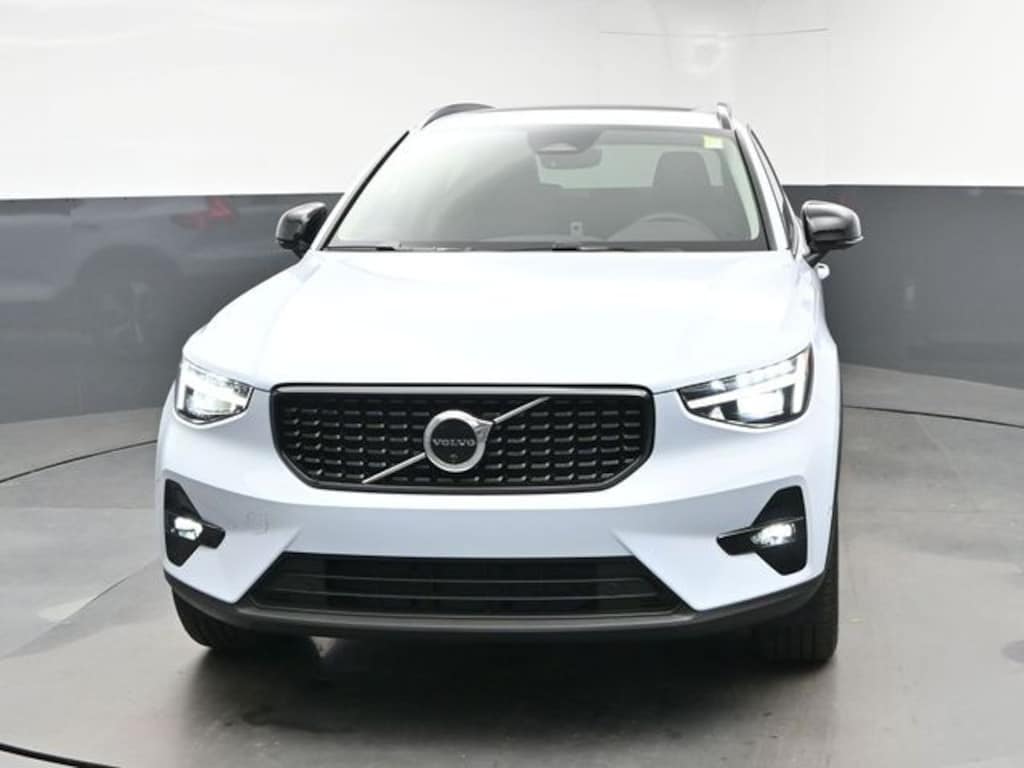 New 2026 Volvo XC40 B5 Plus SUV