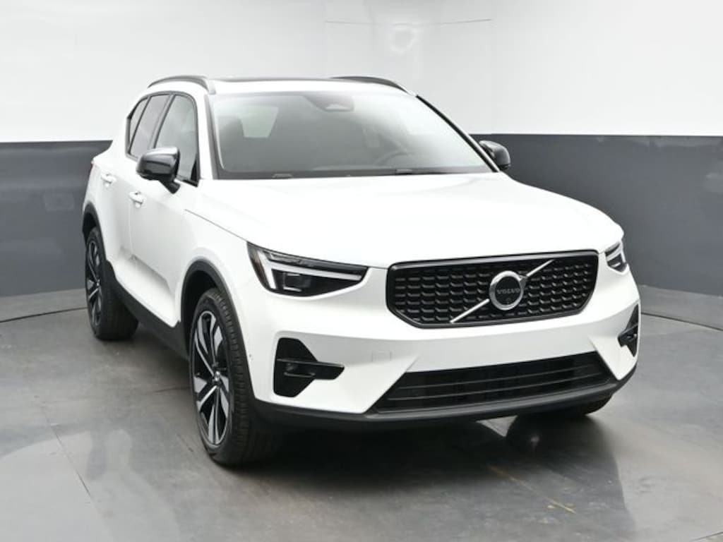 New 2026 Volvo XC40 B5 Plus SUV