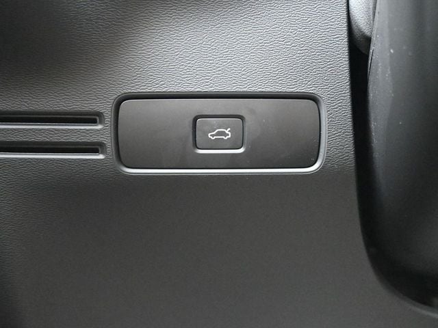 2024 Volvo XC40 Plus - Photo 27