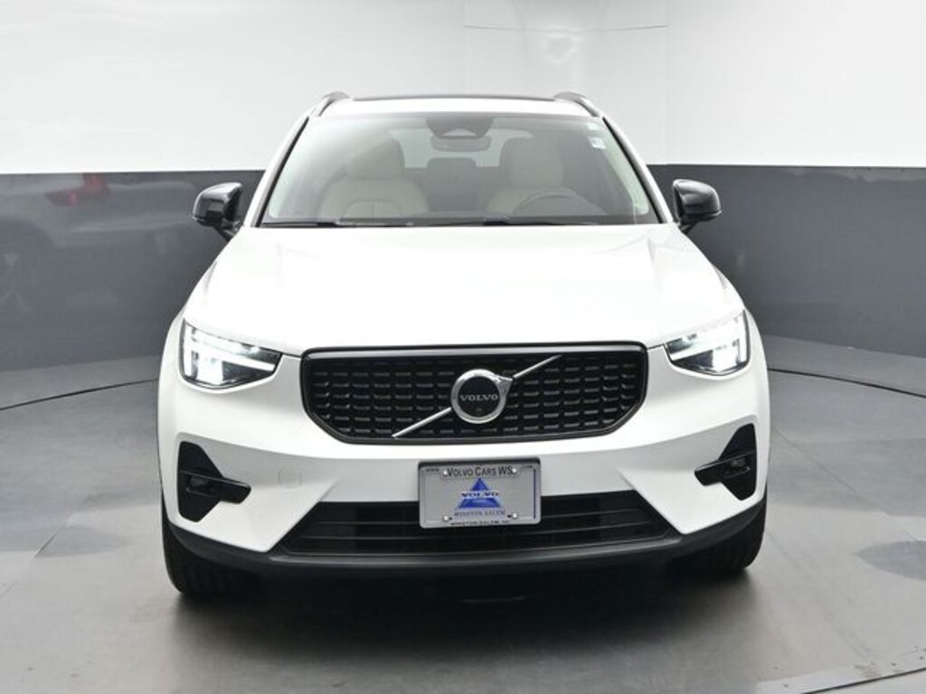 Used 2023 Volvo XC40 B5 Plus Dark Theme SUV