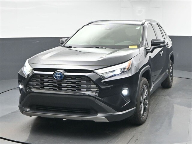 2022 Toyota RAV4 Limited photo 2
