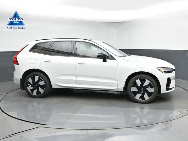 2024 Volvo XC60 T8 Ultimate Dark Theme AWD's photo