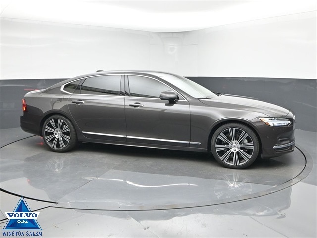 2022 Volvo S90