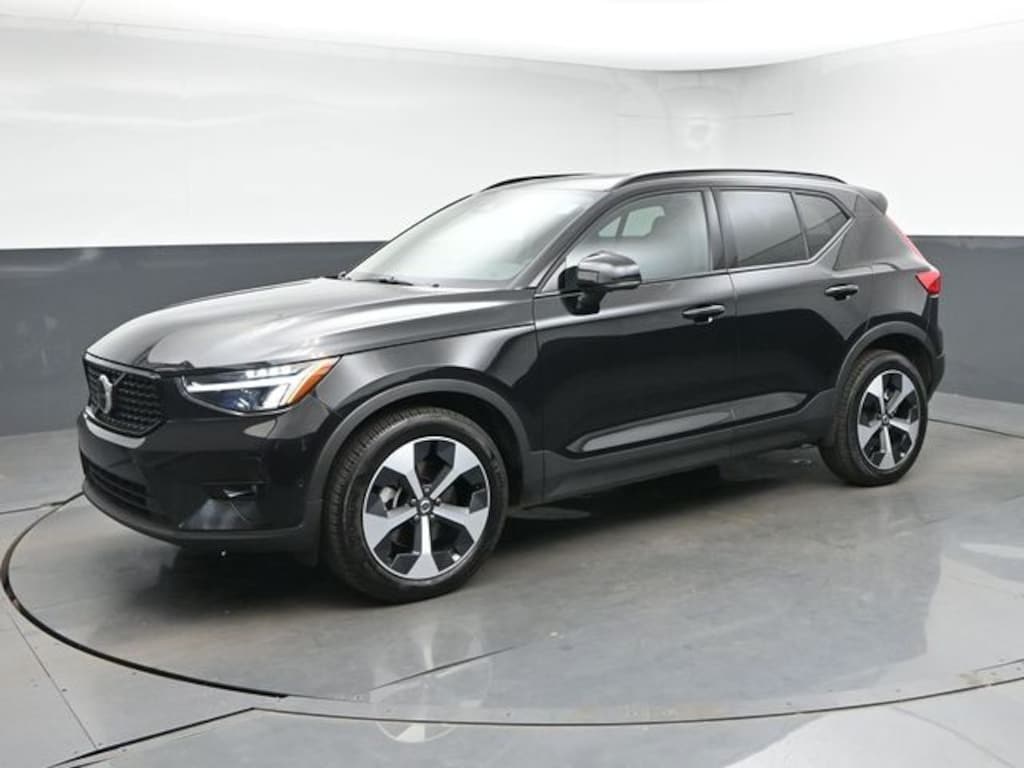 Used 2025 Volvo XC40 B5 Plus Dark Theme SUV